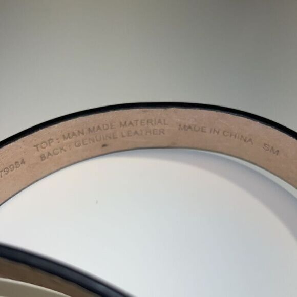 Chico’s Adjustable Leather Enameled Fish Leather Belt Size S/M - Picture 5 of 11